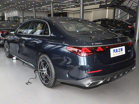 2025�� �Ŀ� E 300 L �����˶���