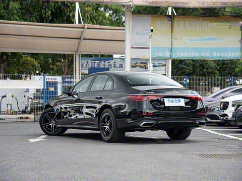 2025�� �Ŀ� E 260 �˶���