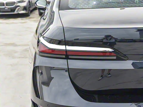 2023�� 735Li ������װ