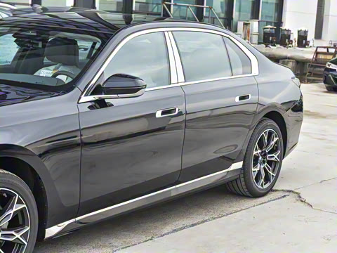 2023�� 735Li ������װ