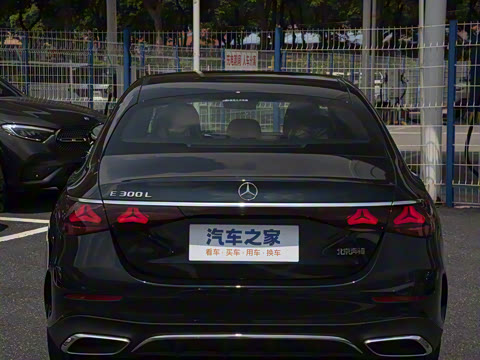 2024�� �Ŀ� E 300 L �����˶���