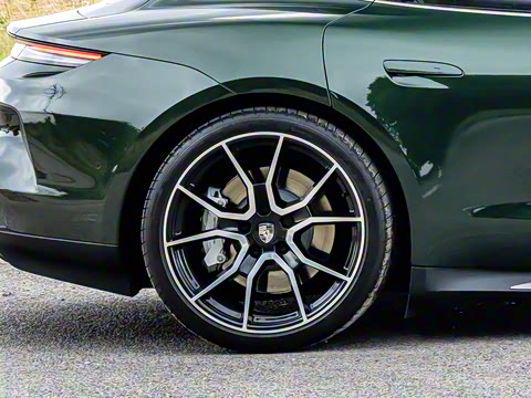 2024�� Taycan Turbo