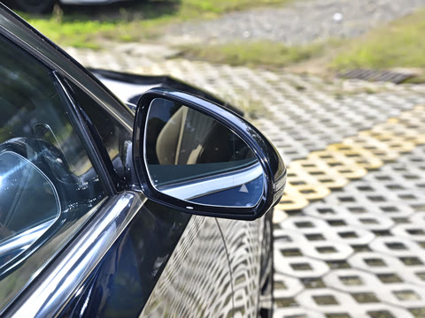 2025�� E 300 L ������