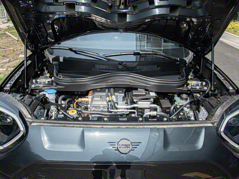 2025�� JOHN COOPER WORKS