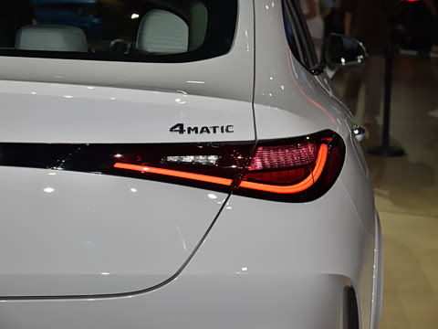 2025�� GLC 300 4MATIC ����SUV