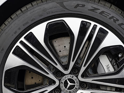 2024�� E 350 e L ���ʽ��϶����γ�