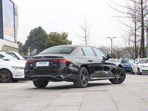 2025�� �Ŀ� E 300 L �����˶���