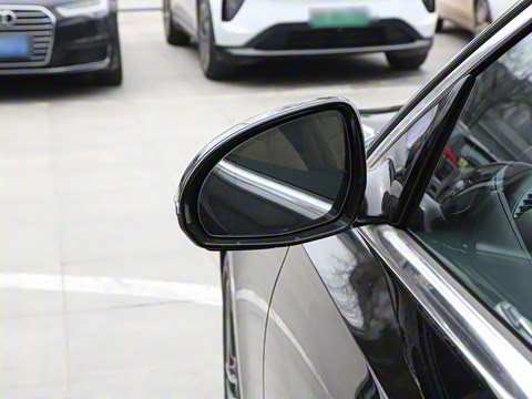 2025�� �Ŀ� E 300 L �����˶���