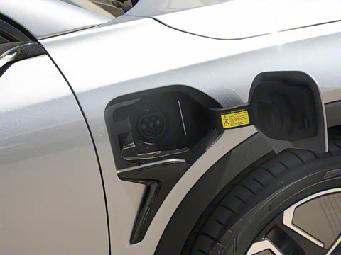 2025�� 735MAX 160kW