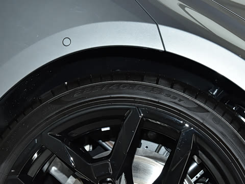 2025�� 225i M�˶���ҹ��װ