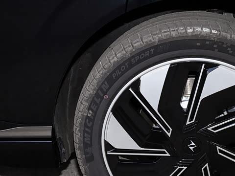 2025�� 210Ultra���̰� 5��