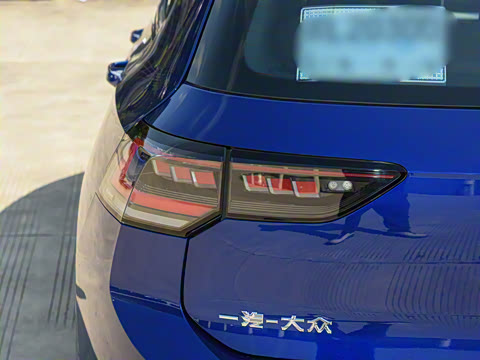 2025�� 300TSI R-Line