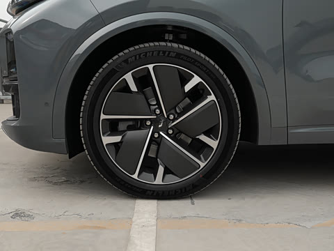 2025�� Ultra ���ܻ��°�