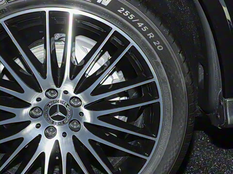 2025�� GLC 300 L 4MATIC ������ 5��