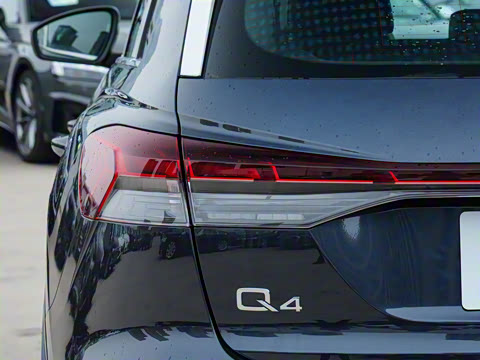 2024�� 40 e-tron ������