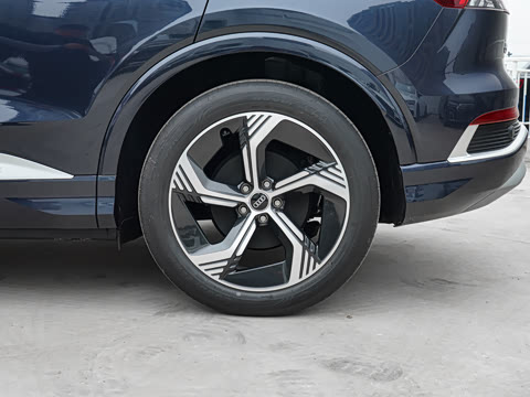 2024�� 40 e-tron ������