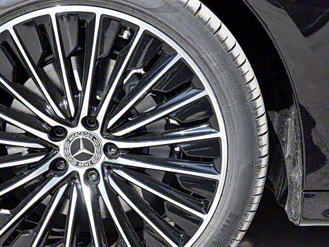 2025�� E 300 L ����˶���