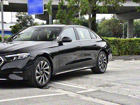 2024�� �Ŀ� E 300 L ������