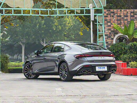 2025�� 2.0T 405 AT������