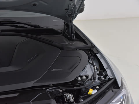 2025�� eDrive 40 L ��ҹ�˶���װ