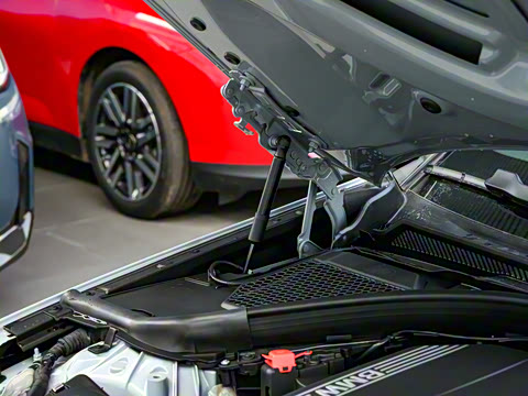 2025�� 330Li ������ M�˶���ҹ��װ