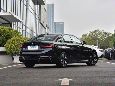 2025�� eDrive 40 L ��ҹ�˶���װ