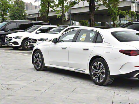 2024�� E 350 e L ���ʽ��϶����˶��γ�