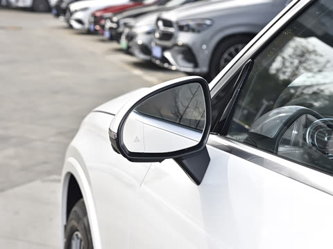 2025�� GLC 300 L 4MATIC ������ 7��