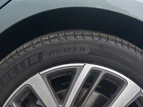 2025�� �Ŀ� E 300 L ʱ���˶���