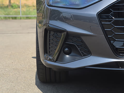 2024�� 40 TFSI ����������(��ҹ��)