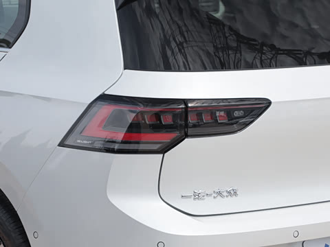 2025�� �Ŀ�� 300TSI R-Line