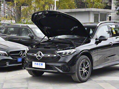 2025�� �Ŀ� GLC 260 L 4MATIC ������