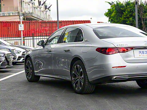 2024�� E 350 e L ���ʽ��϶����γ�