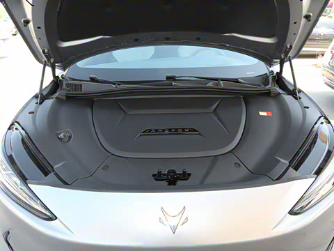 2025�� 735MAX 160kW