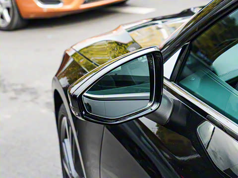 2025�� 55 TFSI quattro ������