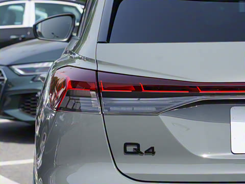 2024�� 50 e-tron quattro ������ҹ��