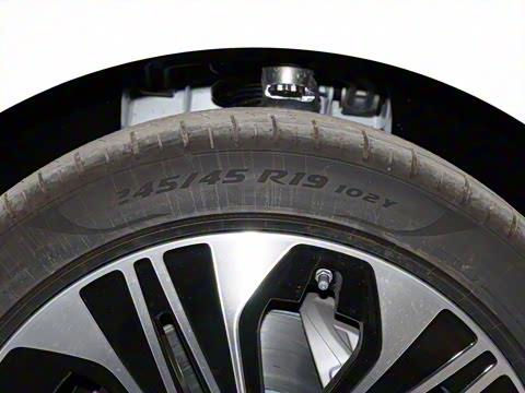 2025�� E 300 L ʱ���˶���