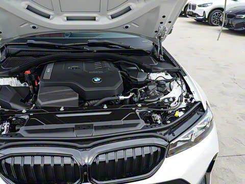 2025�� 330Li M�˶���ҹ��װ