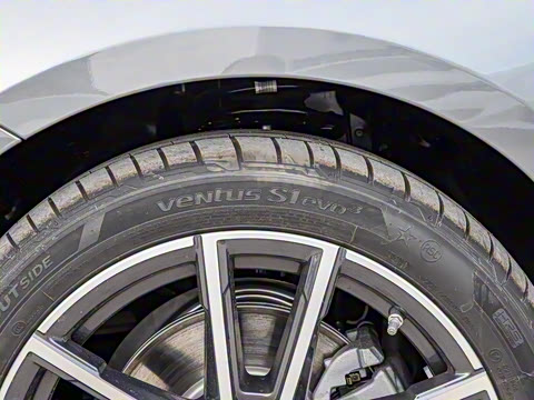 2025�� 325i M�˶���װ