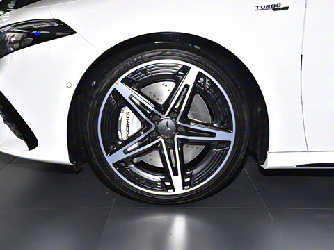 2025�� AMG A 35 4MATIC