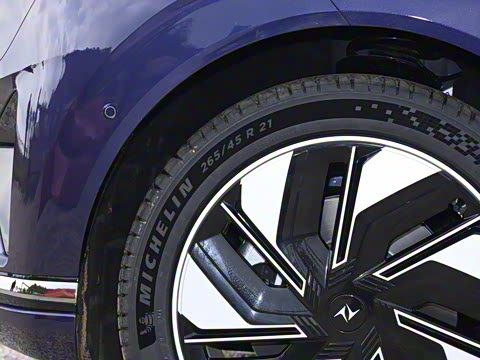 2025�� 210Ultra���̰� 5��