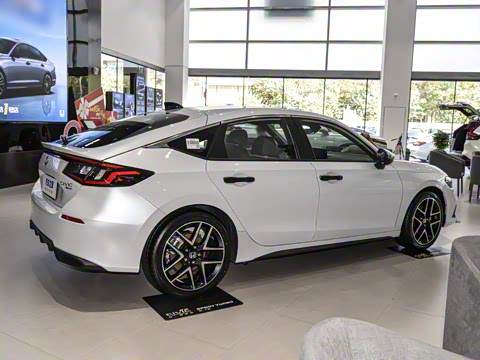 2023�� HATCHBACK 2.0L e:HEV ���ذ�