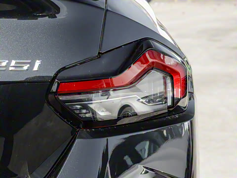 2025�� 225i M�˶���ҹ��װ