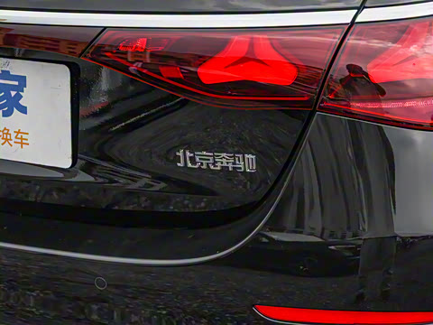 2025�� �Ŀ� E 300 L ����˶���