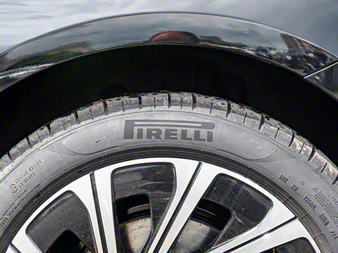 2025�� E 300 L ������