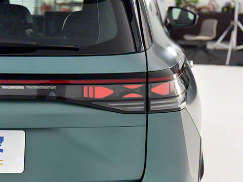 2025�� ̽��L 380TSI ��������