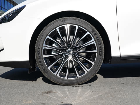 2025�� 1.5T 300 DCT���Ű�