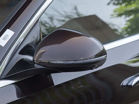 2025�� �Ŀ� E 300 L ������