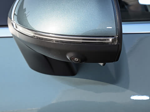 2025�� GLC 300 L 4MATIC ������ 5��