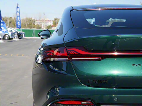 2025�� 2.0T Trophy+ �����˶���